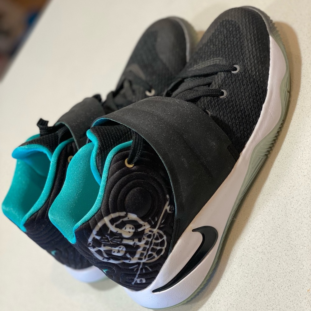 Nike Kyrie 2 - Skateboard (GS) - 5Y